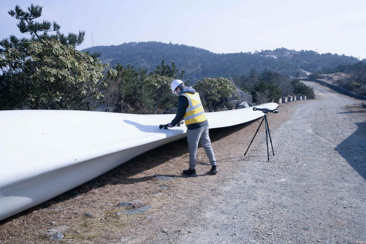 On-site scanning of wind turbine blades